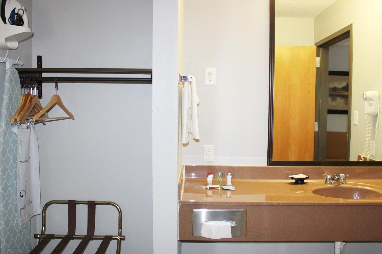 Greenlight Inn & Suites St James Saint James Exteriér fotografie